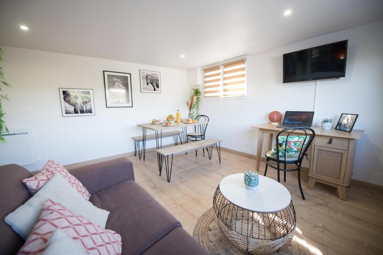 Kasa Home - Calme, Cosy, Wifi & Netflix Saint-Martin-la-Plaine Buitenkant foto